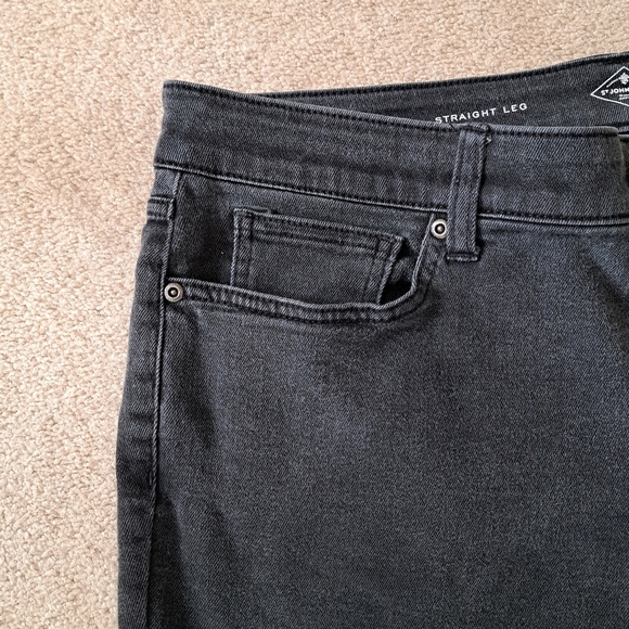 St. John's Bay Jeans Women's 16 Black Wash Straight Leg Stretch Denim - Picture 3 of 9